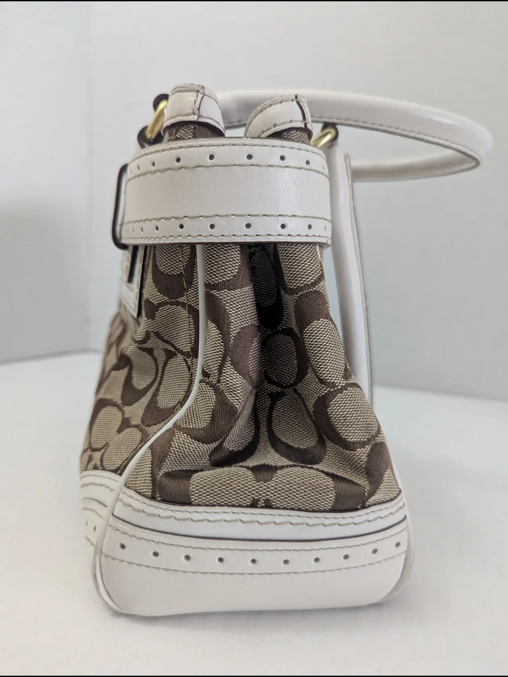 COACH Hamptons Signature Canvas Shoulder Bag Brown Monogram White Leather H0673